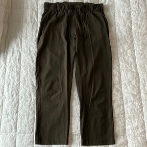 Lululemon On the Fly Crop 23” Luxtreme Pants - Olive (Size 6)